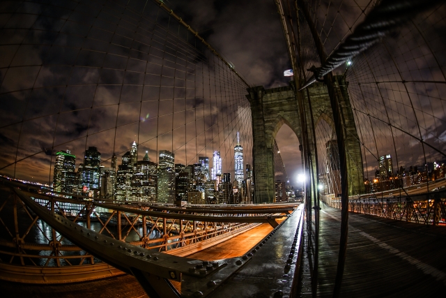 夜のブルックリン橋